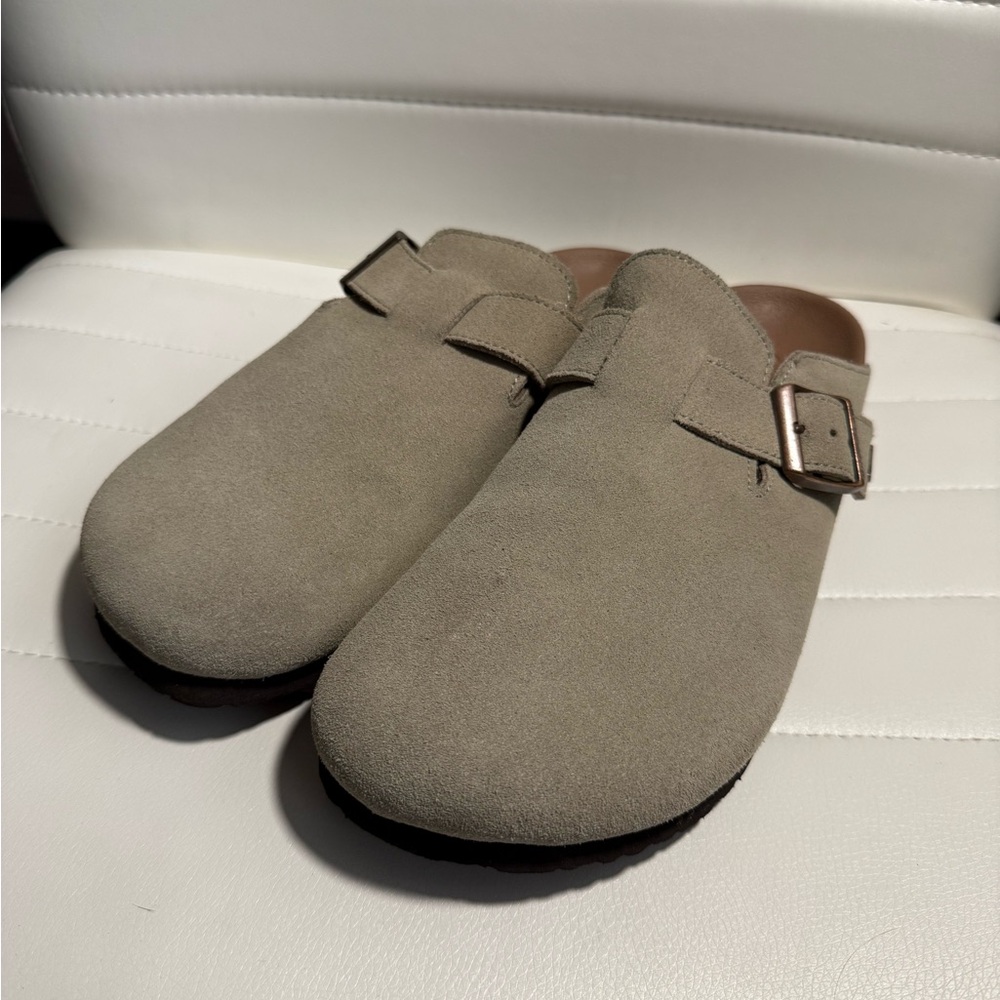 Sketchers Buckle Slip-On Clogs faux suede